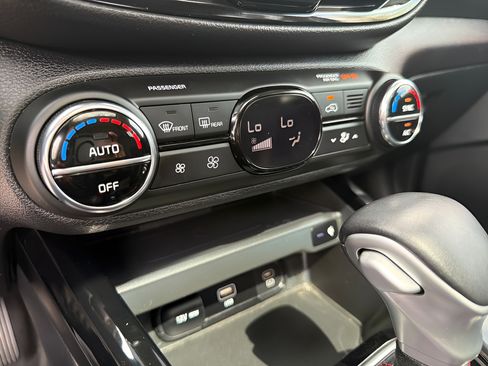 Used 2023 Kia Soul GT-Line FWD image 38