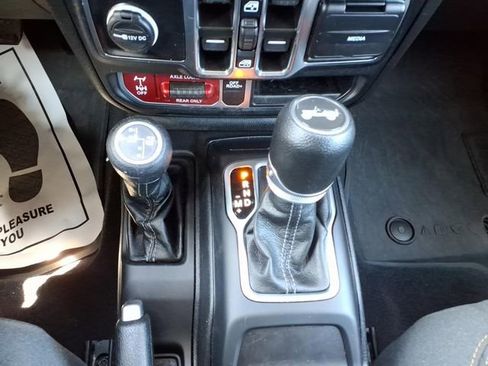 Certified 2024 Jeep Wrangler Unlimited AWD/4WD image 25