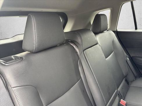 Used 2025 Toyota Corolla Cross XLE FWD image 21