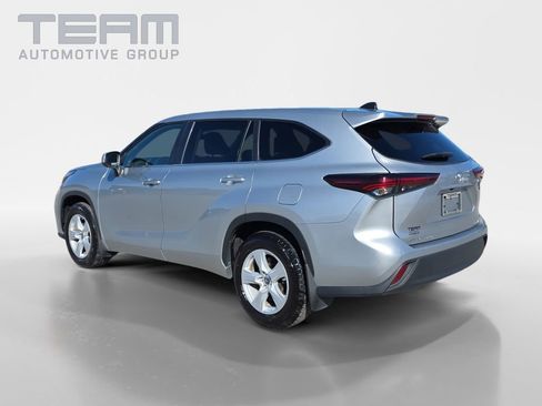 Used 2024 Toyota Highlander LE image 5