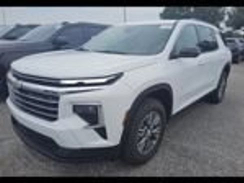 Used 2026 Chevrolet Traverse LT w/ Driver Confidence Package FWD image 5