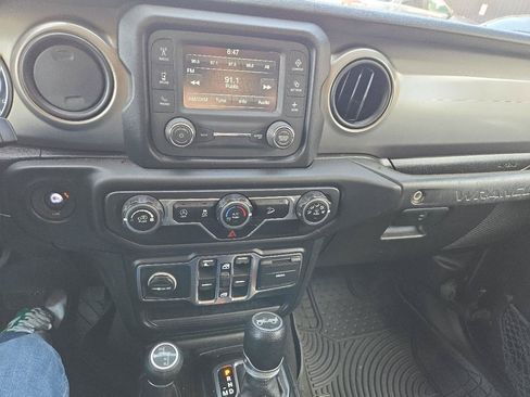 Used 2019 Jeep Wrangler Unlimited Sport S AWD/4WD image 9