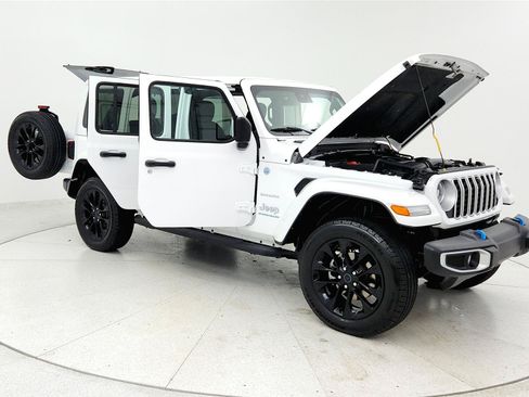 Used 2024 Jeep Wrangler Unlimited Sahara w/ Technology Group AWD/4WD image 12