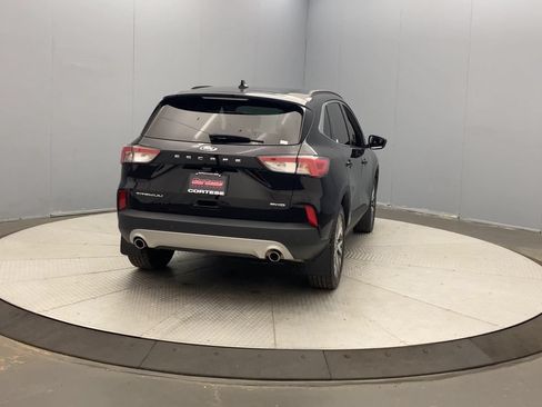 Used 2022 Ford Escape Titanium AWD/4WD image 4