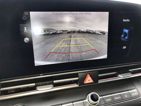 Used 2024 Hyundai Elantra SEL w/ Convenience Package image 17