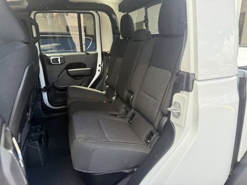 New 2025 Jeep Gladiator Mojave w/ Convenience Group image 16