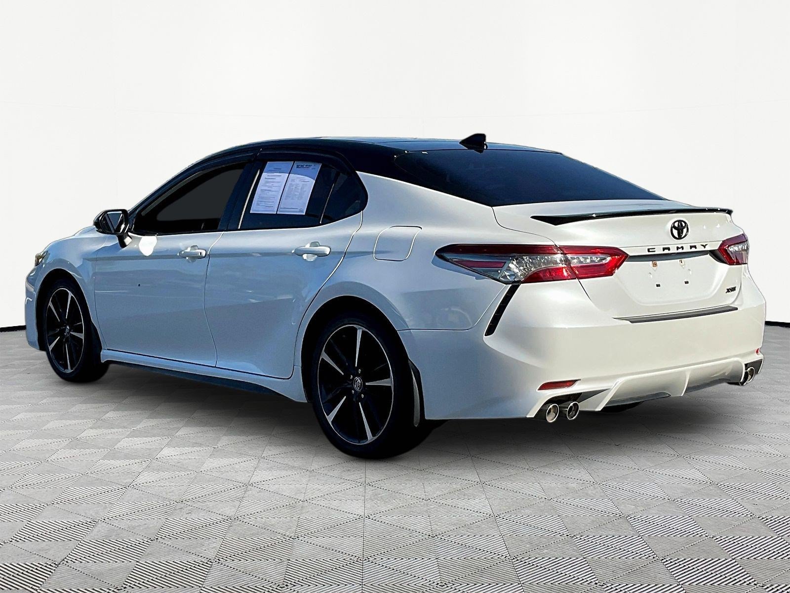 Used 2019 Toyota Camry XSE FWD image 4