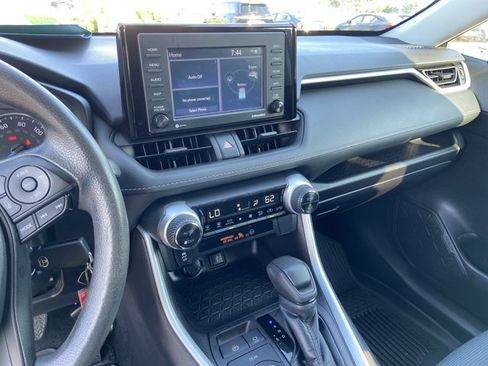 Used 2022 Toyota RAV4 LE AWD/4WD image 23