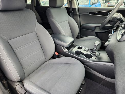 Used 2019 Kia Sorento FWD V6 image 14