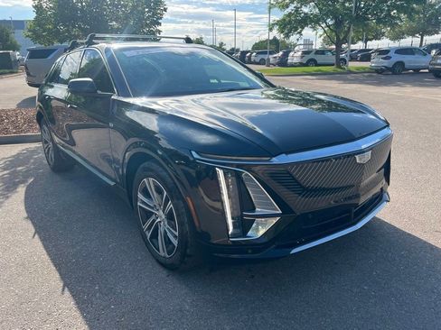 Certified 2024 Cadillac Lyriq Luxury AWD/4WD image 8