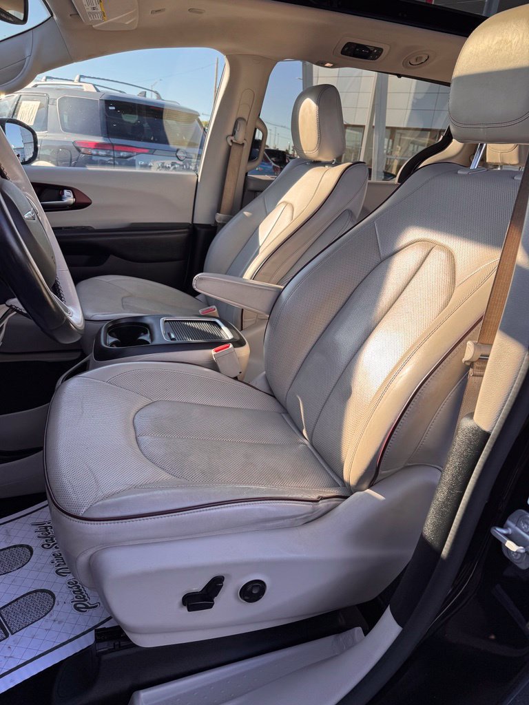 Used 2019 Chrysler Pacifica Limited FWD image 10
