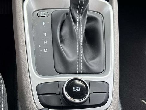 Certified 2023 Hyundai Venue SEL w/ Cargo Package FWD image 25