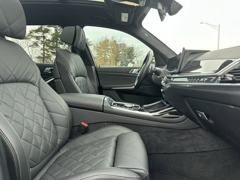 Certified 2024 BMW X7 xDrive40i w/ M Sport Package image 29
