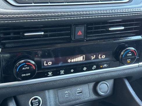 Used 2023 Nissan Rogue SV FWD image 19