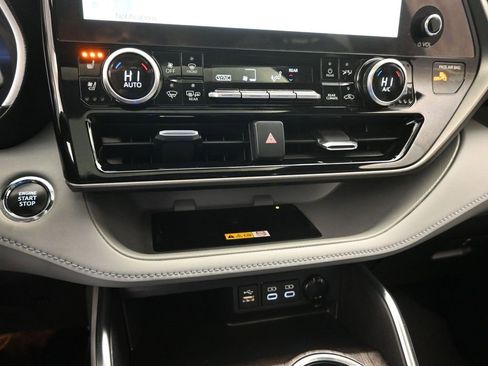 Used 2023 Toyota Highlander Limited image 21