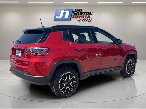Used 2025 Jeep Compass Trailhawk AWD/4WD image 5