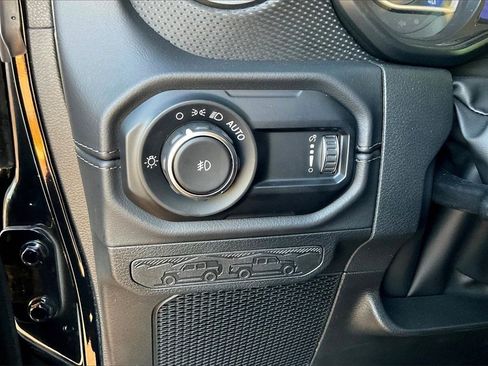 Used 2025 Jeep Wrangler Unlimited Rubicon w/ Technology Group image 24