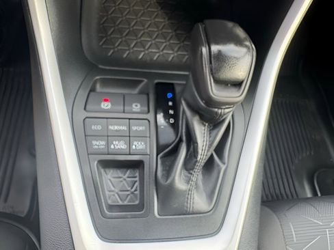 Used 2022 Toyota RAV4 XLE image 16