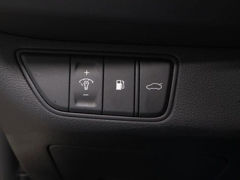 Used 2023 Genesis G70 2.0T w/ Sport Prestige Package image 28