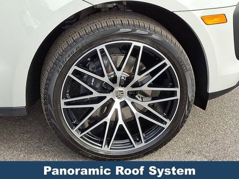 Used 2025 Porsche Macan image 10