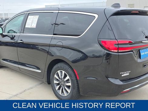 Certified 2022 Chrysler Pacifica Limited FWD image 4