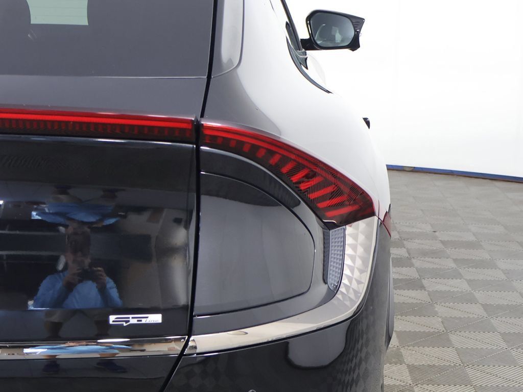 Used 2023 Kia EV6 GT-Line RWD image 18