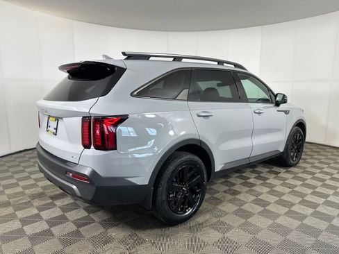 Used 2023 Kia Sorento S image 3