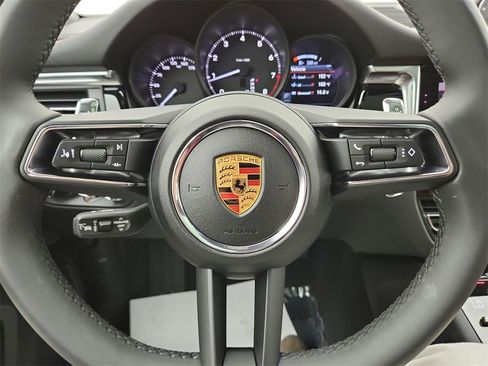 Used 2025 Porsche Macan image 7