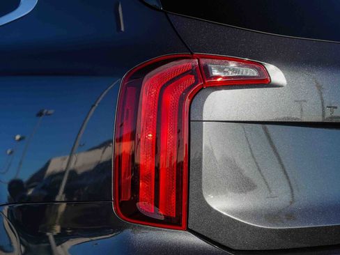 Used 2023 Kia Telluride S image 9