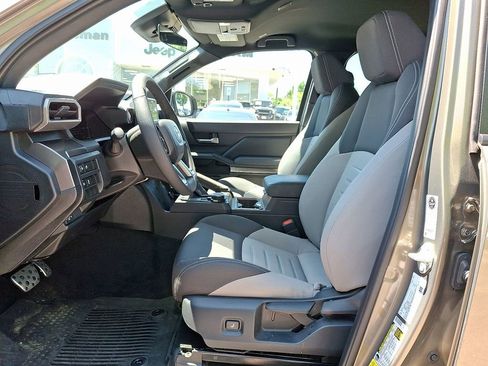 Used 2025 Toyota Tacoma TRD Sport AWD/4WD image 11