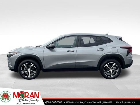 Certified 2024 Chevrolet Trax RS w/ Driver Confidence Package FWD image 3