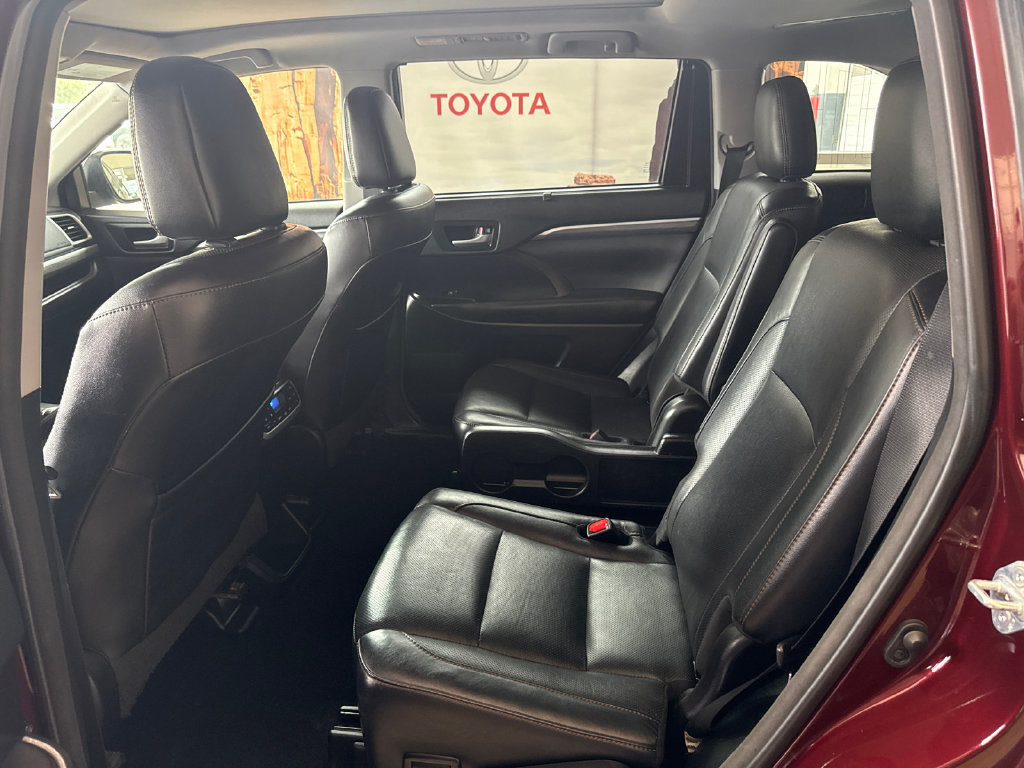 Used 2018 Toyota Highlander Limited Platinum AWD/4WD image 19