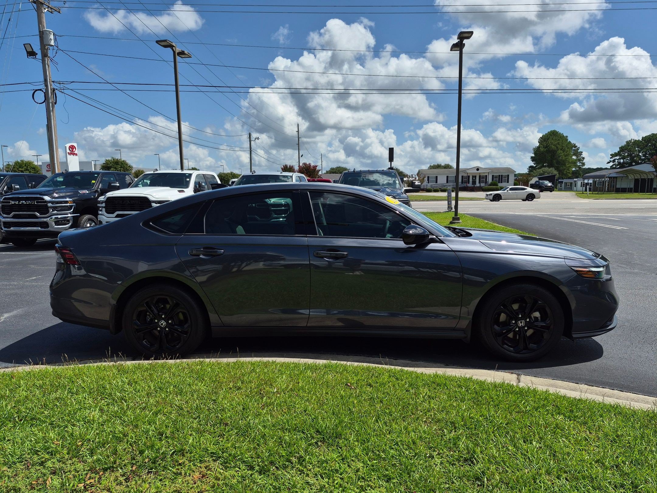 Used 2025 Honda Accord SE image 4
