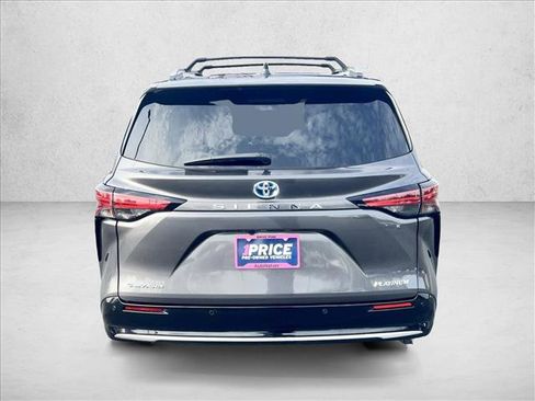 Used 2025 Toyota Sienna Platinum image 6