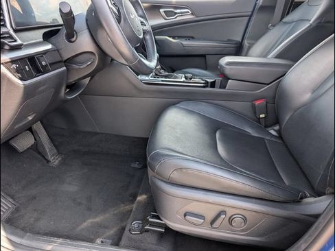 Certified 2024 Kia Sportage EX FWD image 9