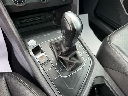 Used 2020 Volkswagen Tiguan SE image 17