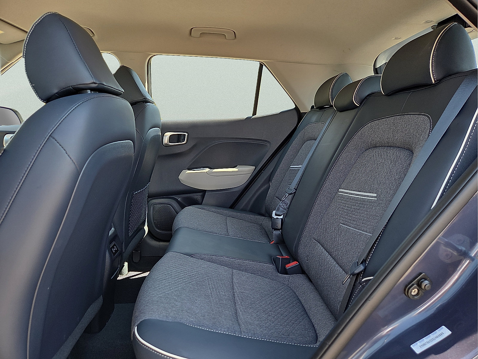 Used 2025 Hyundai Venue Limited FWD image 10