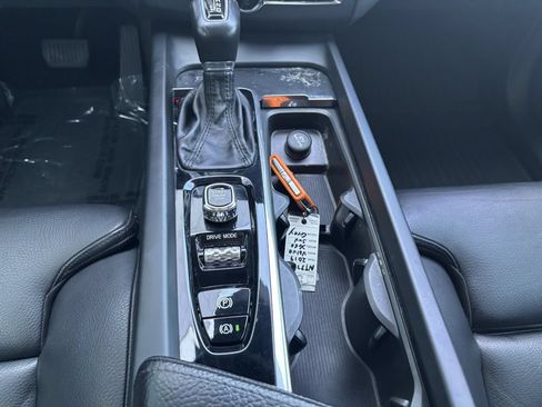 Used 2019 Volvo XC60 T5 Momentum w/ Premium Package AWD/4WD image 19
