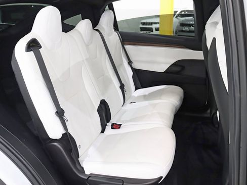 Used 2022 Tesla Model X image 29