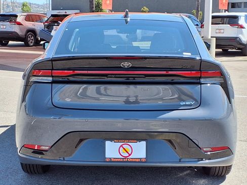 Certified 2025 Toyota Prius XLE FWD image 5