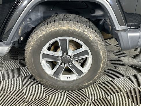 Used 2018 Jeep Wrangler Unlimited Sahara image 34