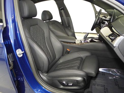 Certified 2023 BMW 530e w/ Convenience Package image 19