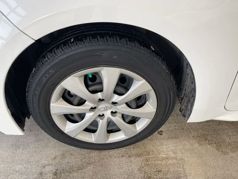Used 2021 Toyota Corolla LE image 10