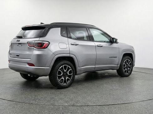 Used 2025 Jeep Compass Trailhawk AWD/4WD image 9
