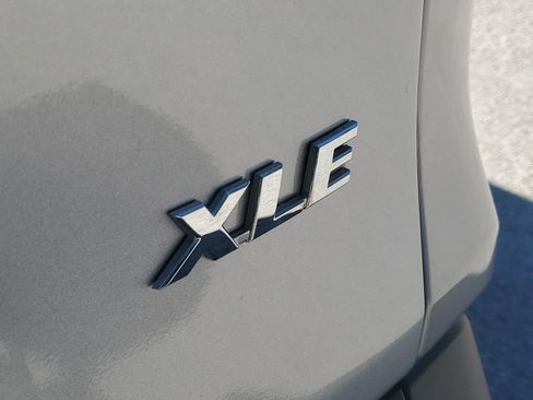 Used 2021 Toyota RAV4 XLE image 7