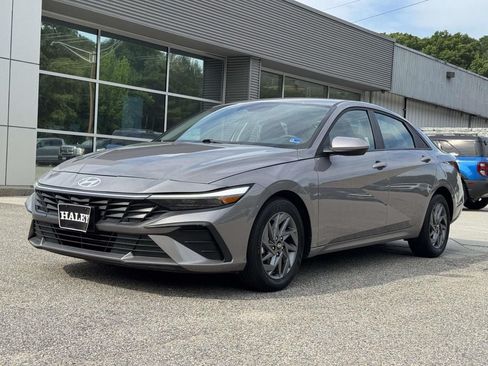 Used 2024 Hyundai Elantra SEL FWD image 24
