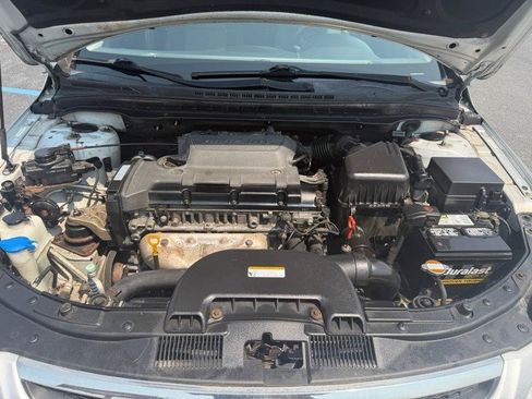 Used 2010 Hyundai Elantra GLS FWD image 29