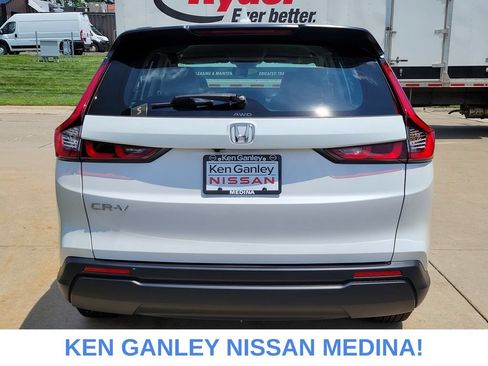 Used 2023 Honda CR-V LX image 4
