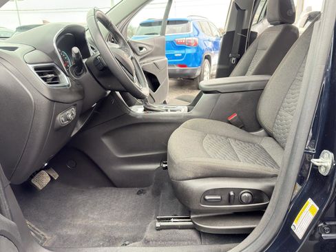 Used 2021 Chevrolet Equinox LT w/ Driver Convenience Package image 41