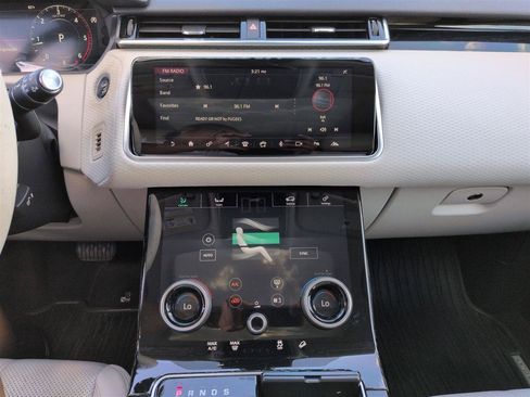 Used 2019 Land Rover Range Rover Velar S AWD/4WD image 22